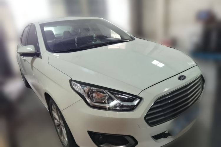 Used Ford Escort 2015 1.5L Automatic Fashion Model Front Right 45 Deg