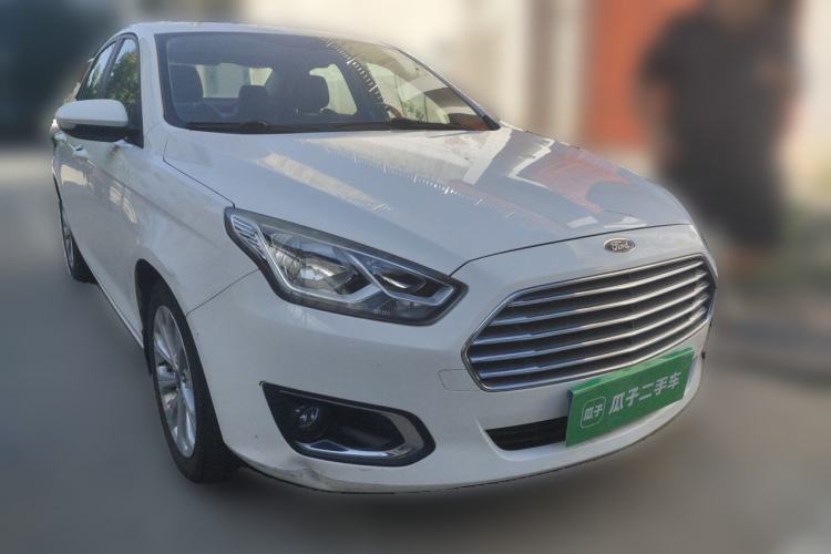 Used Ford Escort 2015 1.5L Manual Fashion Edition Front Right 45 Deg