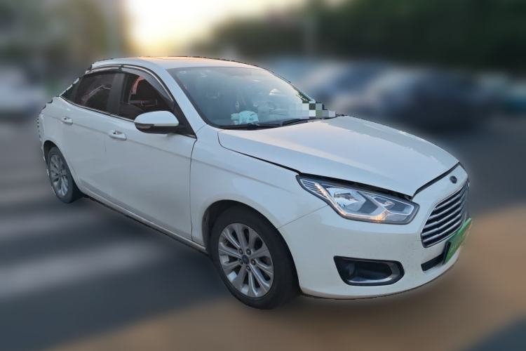 Used Ford Escort 2015 1.5L Automatic Fashion Model Front Right 45 Deg