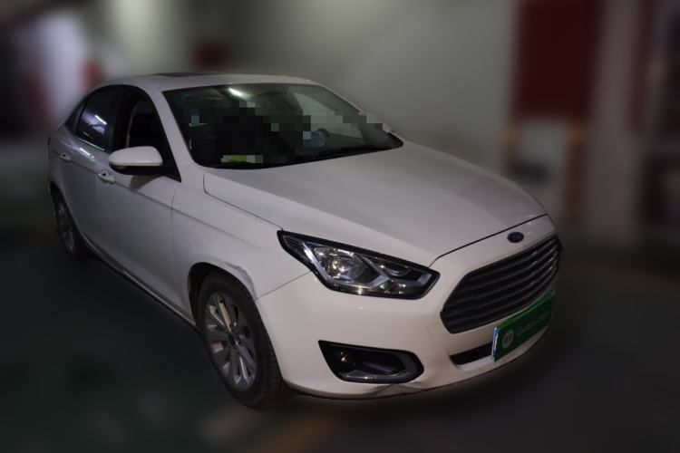 Used Ford Escort 2015 1.5L Manual Fashion Edition Front Right 45 Deg