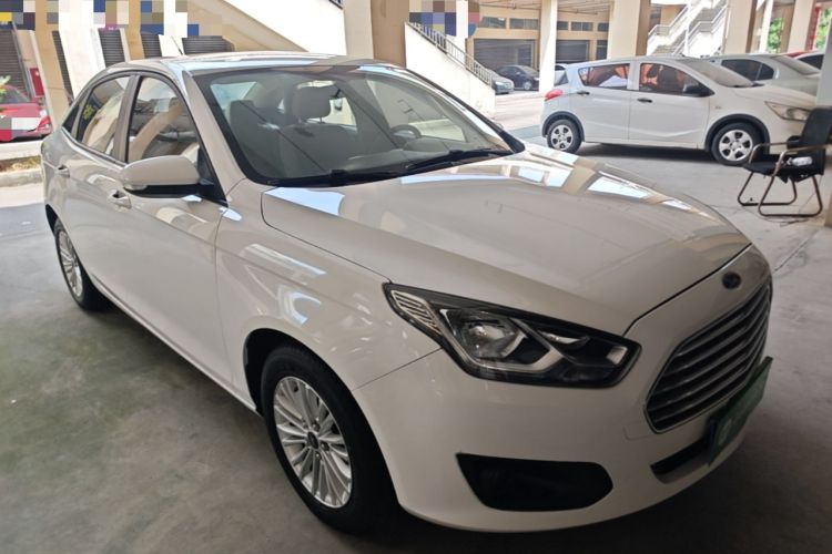 Used Ford Escort 2015 1.5L Automatic Comfort Edition Front Right 45 Deg