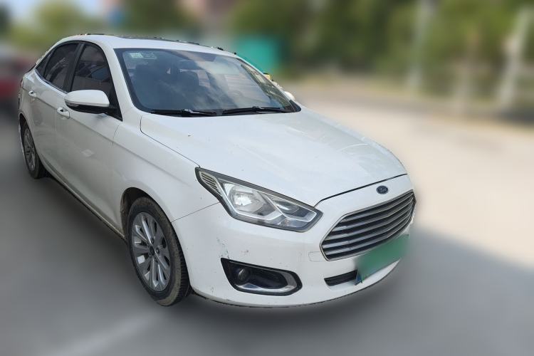 Used Ford Escort 2015 1.5L Manual Fashion Edition Front Right 45 Deg