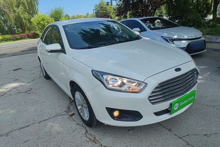Used Ford Escort 2015 1.5L Automatic Comfort Edition Front Right 45 Deg