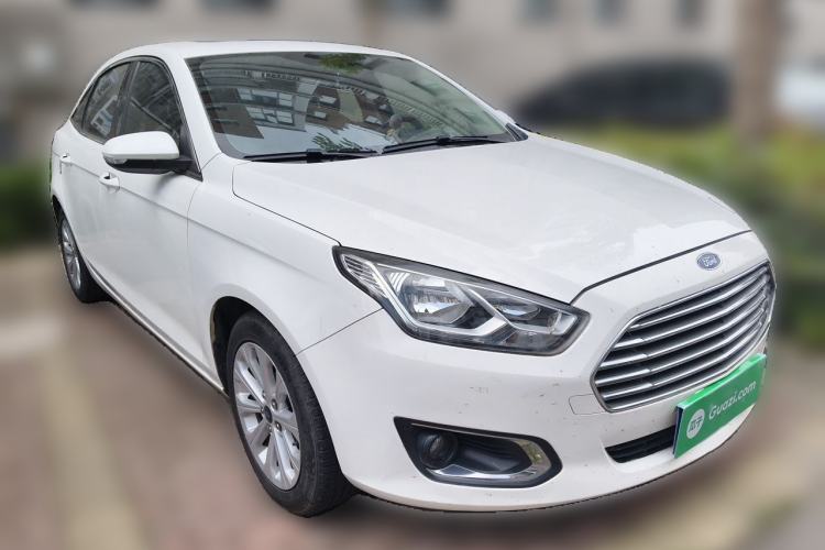 Used Ford Escort 2015 1.5L Automatic Fashion Model Front Right 45 Deg