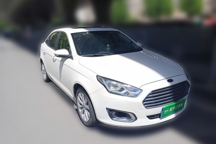 Used Ford Escort 2015 1.5L Automatic Fashion Model Front Right 45 Deg