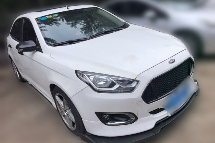 Used Ford Escort 2015 1.5L Manual Fashion Edition Front Right 45 Deg