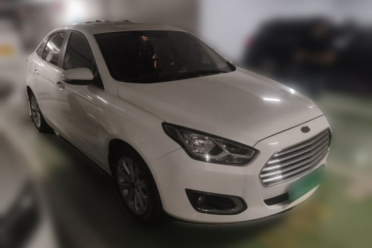 Used Ford Escort 2015 1.5L Automatic Fashion Model Front Right 45 Deg