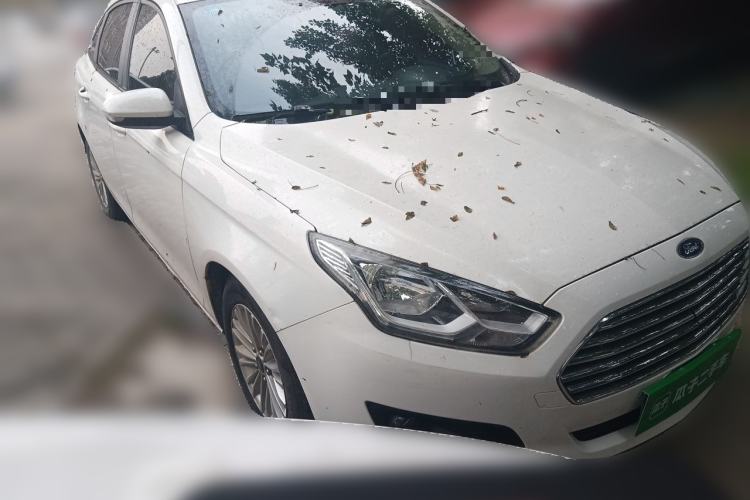 Used Ford Escort 2015 1.5L Manual Comfort Model Front Right 45 Deg