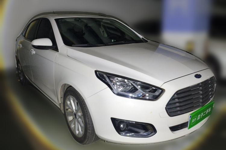 Used Ford Escort 2015 1.5L Automatic Fashion Model Front Right 45 Deg