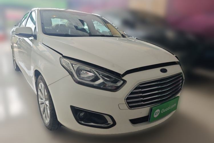 Used Ford Escort 2015 1.5L Automatic Fashion Model Front Right 45 Deg