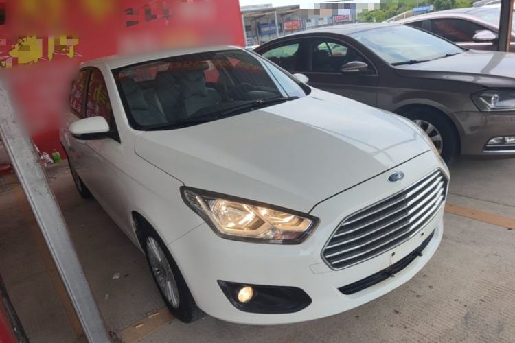 Used Ford Escort 2015 1.5L Automatic Comfort Edition Front Right 45 Deg