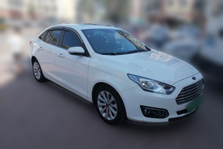 Used Ford Escort 2015 1.5L Manual Fashion Edition Front Right 45 Deg