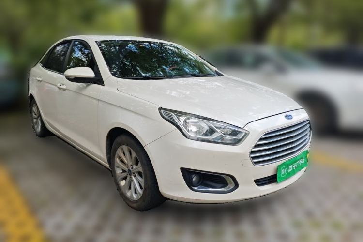 Used Ford Escort 2015 1.5L Automatic Fashion Model Front Right 45 Deg