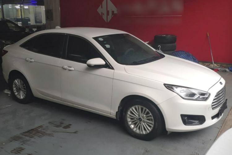Used Ford Escort 2015 1.5L Automatic Comfort Edition Front Right 45 Deg