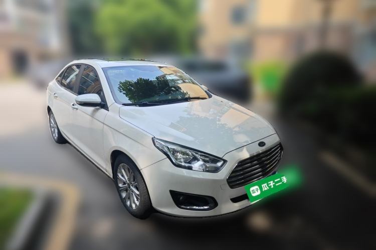 Used Ford Escort 2015 1.5L Manual Fashion Edition Front Right 45 Deg
