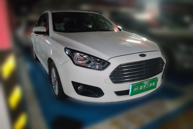Used Ford Escort 2015 1.5L Automatic Comfort Edition Front Right 45 Deg