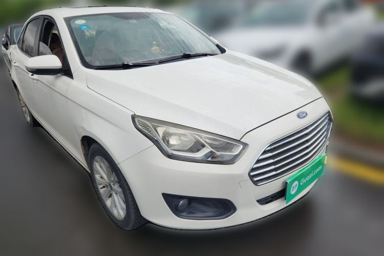 Used Ford Escort 2015 1.5L Automatic Fashion Model Front Right 45 Deg