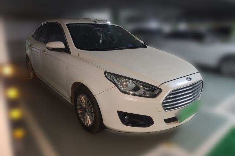 Used Ford Escort 2015 1.5L Automatic Comfort Edition Front Right 45 Deg