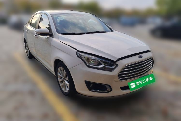 Used Ford Escort 2015 1.5L Automatic Fashion Model Front Right 45 Deg