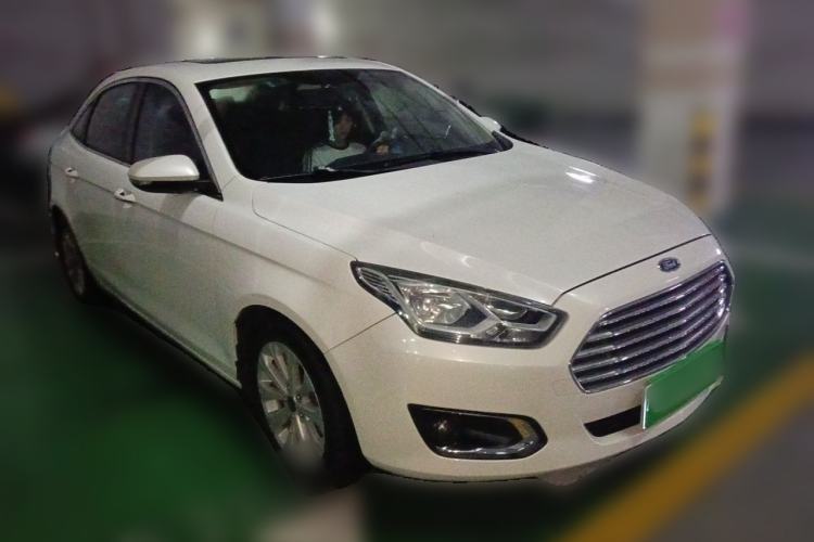 Used Ford Escort 2015 1.5L Automatic Fashion Model Front Right 45 Deg