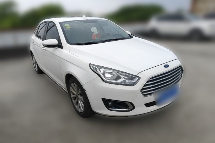 Used Ford Escort 2015 1.5L Manual Fashion Edition Front Right 45 Deg
