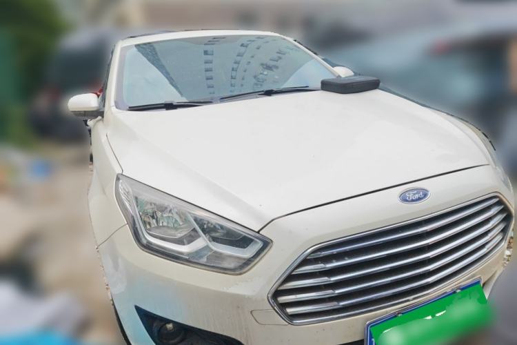 Used Ford Escort 2015 1.5L Manual Comfort Model Front Right 45 Deg