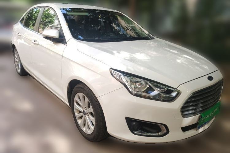 Used Ford Escort 2015 1.5L Automatic Fashion Model Front Right 45 Deg