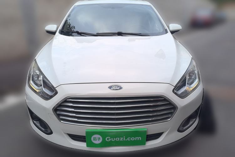 Used Ford Escort 2015 1.5L Manual Fashion Edition Front