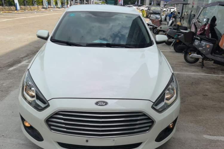 Used Ford Escort 2015 1.5L Automatic Comfort Edition Front