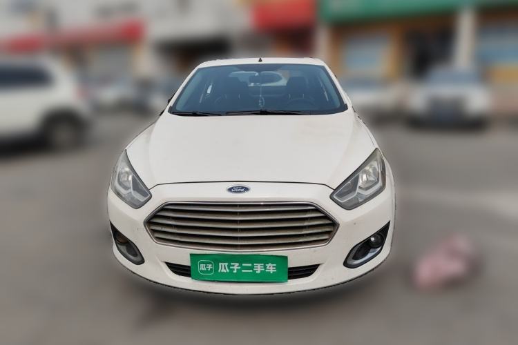 Used Ford Escort 2015 1.5L Manual Fashion Edition Front
