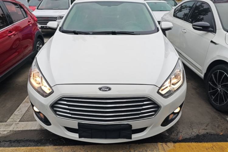 Used Ford Escort 2015 1.5L Automatic Comfort Edition Front