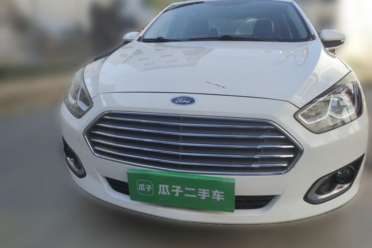 Used Ford Escort 2015 1.5L Manual Fashion Edition Front