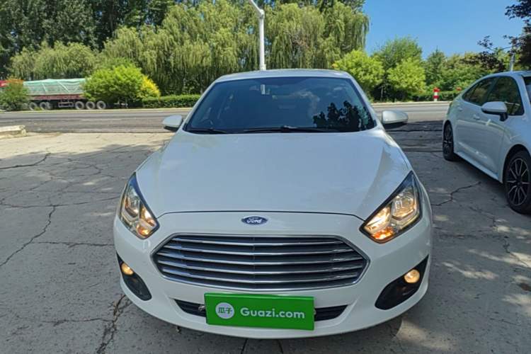 Used Ford Escort 2015 1.5L Automatic Comfort Edition Front