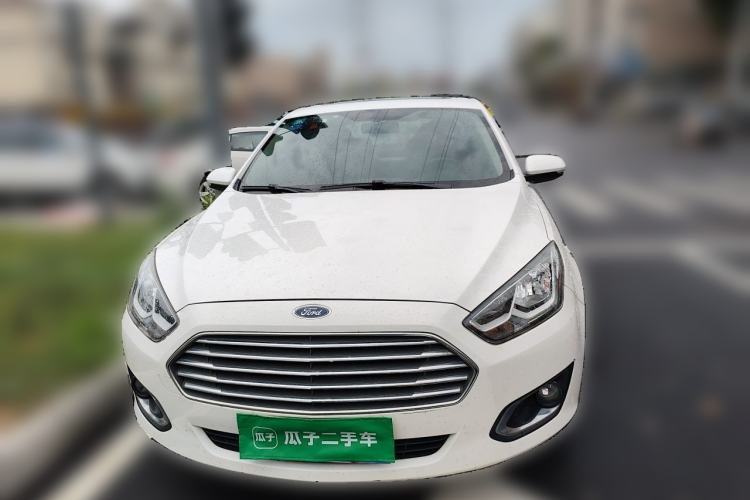 Used Ford Escort 2015 1.5L Manual Fashion Edition Front