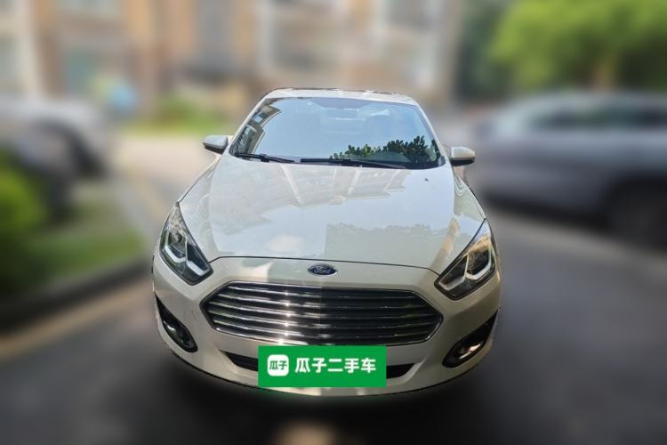 Used Ford Escort 2015 1.5L Manual Fashion Edition Front