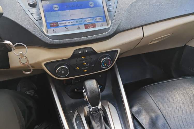 Used Ford Escort 2015 1.5L Automatic Comfort Edition Gear Lever