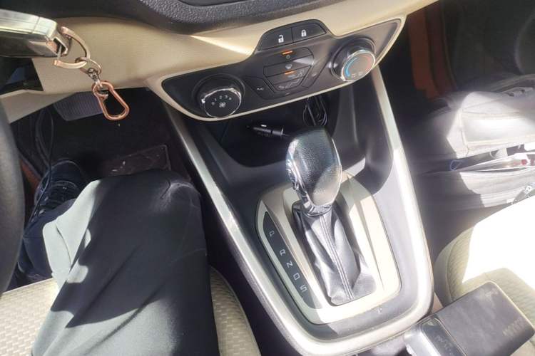 Used Ford Escort 2015 1.5L Automatic Comfort Edition Gear Lever