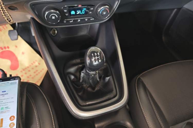Used Ford Escort 2015 1.5L Manual Fashion Edition Gear Lever