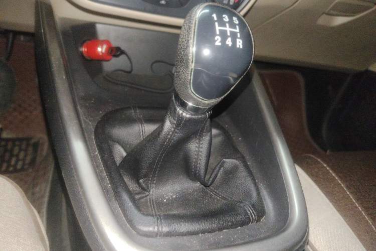 Used Ford Escort 2015 1.5L Manual Comfort Model Gear Lever