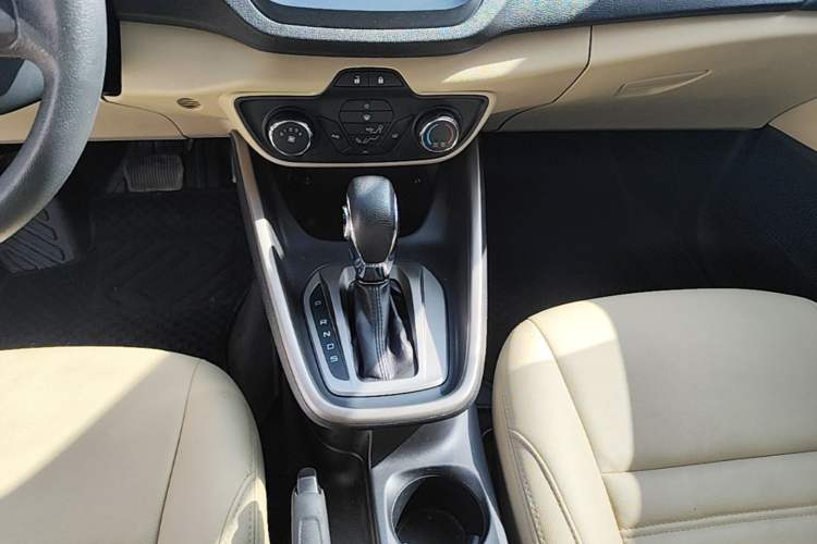 Used Ford Escort 2015 1.5L Automatic Comfort Edition Gear Lever