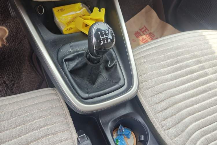 Used Ford Escort 2015 1.5L Manual Comfort Model Gear Lever