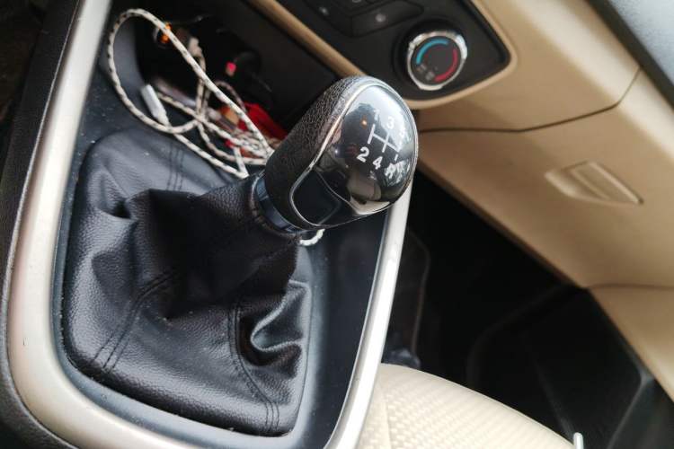 Used Ford Escort 2015 1.5L Manual Comfort Model Gear Lever