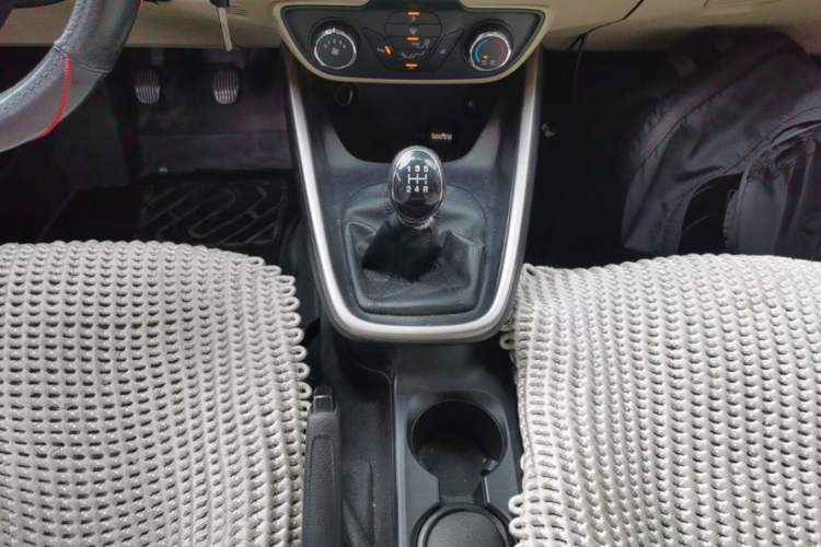 Used Ford Escort 2015 1.5L Manual Comfort Model Gear Lever