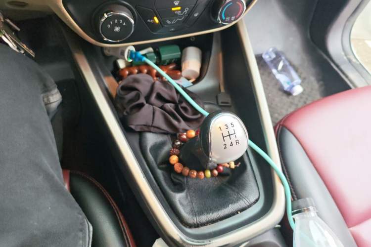 Used Ford Escort 2015 1.5L Manual Comfort Model Gear Lever