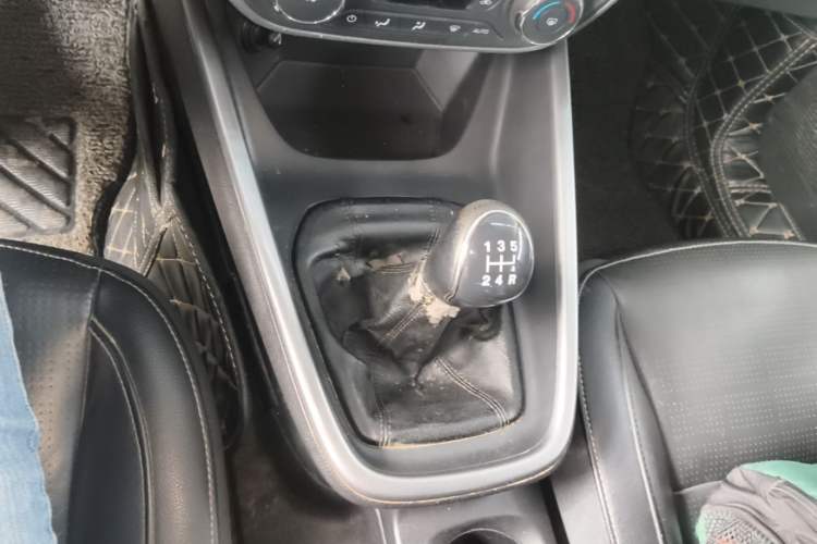 Used Ford Escort 2015 1.5L Manual Fashion Edition Gear Lever
