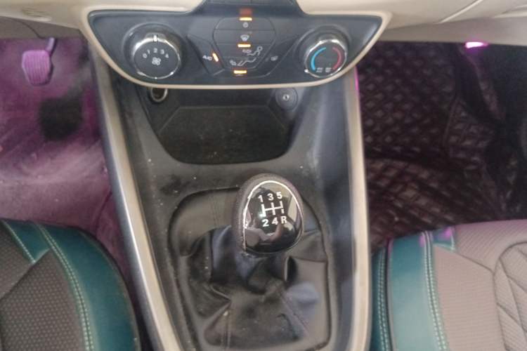 Used Ford Escort 2015 1.5L Manual Comfort Model Gear Lever