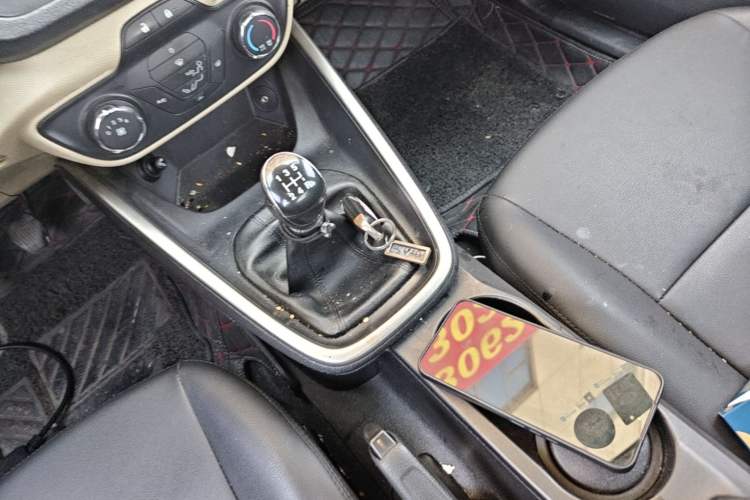 Used Ford Escort 2015 1.5L Manual Comfort Model Gear Lever