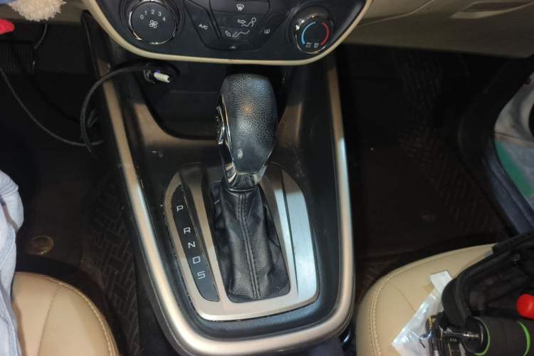 Used Ford Escort 2015 1.5L Automatic Comfort Edition Gear Lever