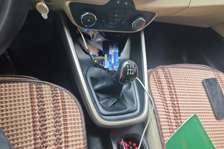 Used Ford Escort 2015 1.5L Manual Comfort Model Gear Lever