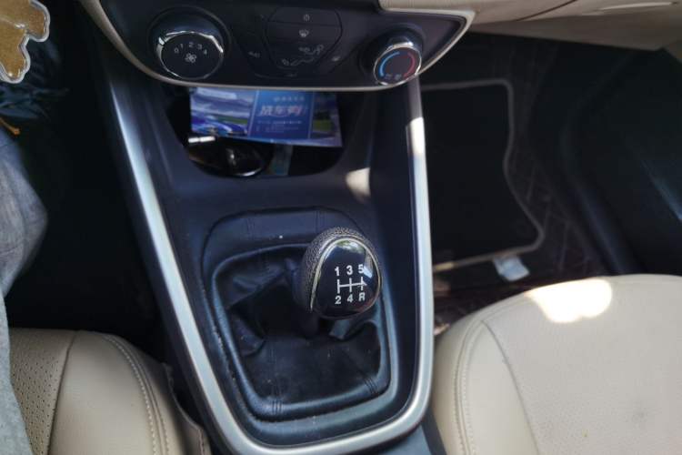 Used Ford Escort 2015 1.5L Manual Comfort Model Gear Lever